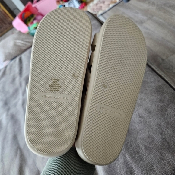 Vince Camuto Chavelle Slide Sandals. - Picture 6 of 6